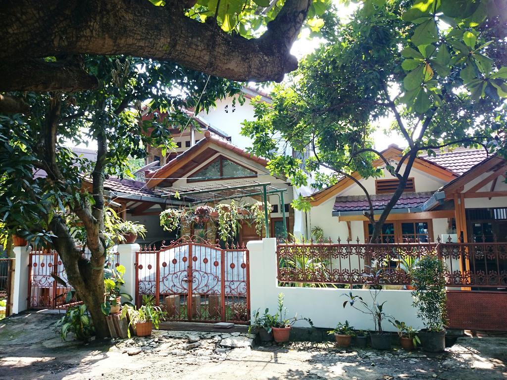 Hostel Богор Екстериор снимка