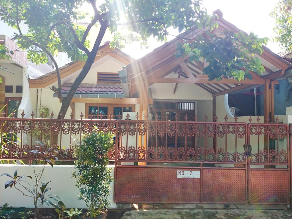 Hostel Богор Екстериор снимка